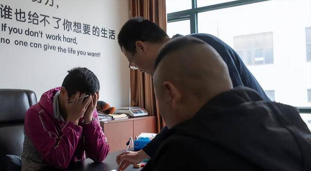 扫地出门如今落魄全身仅剩2000元!开元棋牌8年狂赚4亿的电器大王被妻(图5) 扫地出门如今落魄全身仅剩2000元!开元棋牌8年狂赚4亿的电器大王被妻(图5)